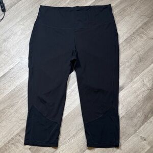 Old Navy Black High-Waisted Capri Leggings